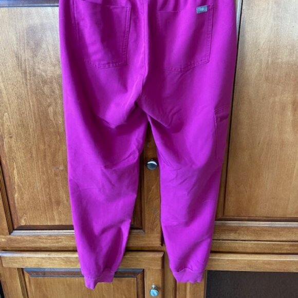 FIGS Scrubs Limited-Edition Zamora Jogger in Raspberry Sorbet S/P Retail $48 - Picture 5 of 6